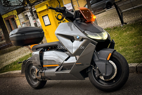 TopCase mounting for BMW CE04 from GIVI